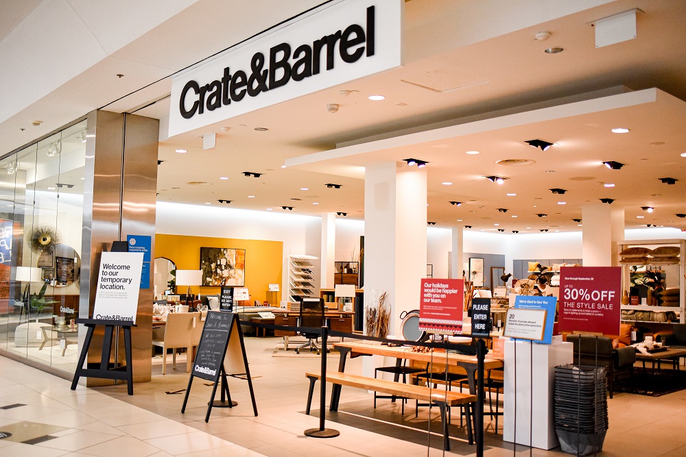 Shopping Safe at Twelve Oaks Mall: I'm sharing my tips for enjoying a girls day at the mall, with tips for staying safe at mall shops and restaurants. #twelveoaksmall #shoptwelveoaks #detroitmall #michiganmall #michiganinfluencer #detroitinfluencer #annarborinfluencer