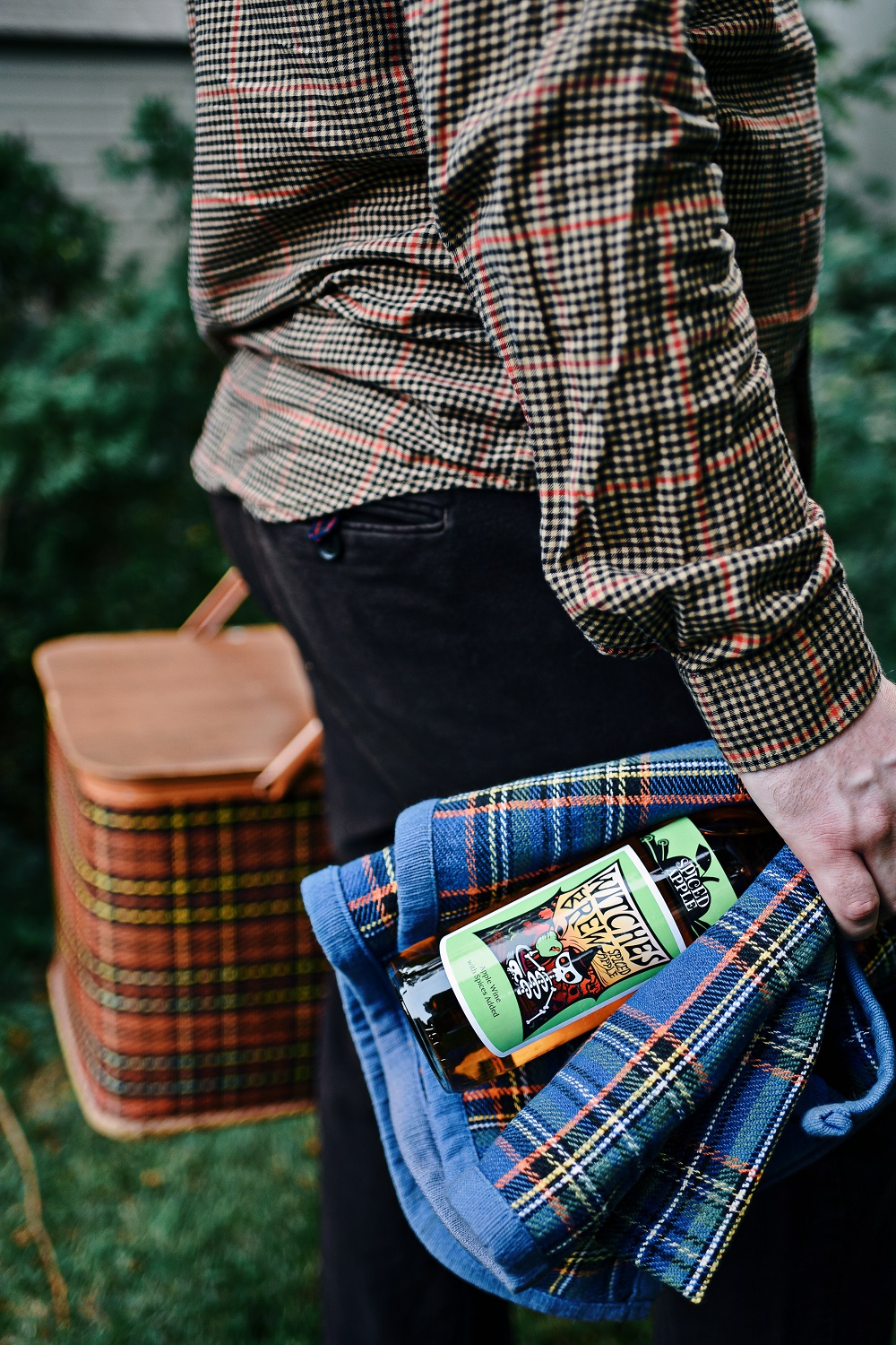 Everyday Magic: Fall Picnic. Fall picnic photoshoot inspiration, with tips for creating a fall cheeseboard to serve with Witches Brew Spiced Apple wine. #witchesbrew #applewine #fallpicnic #fallpicnicphotoshoot #fallcheeseboard #michiganwinery #michiganwine #leelanauwine #michiganblog #michiganinfluencer