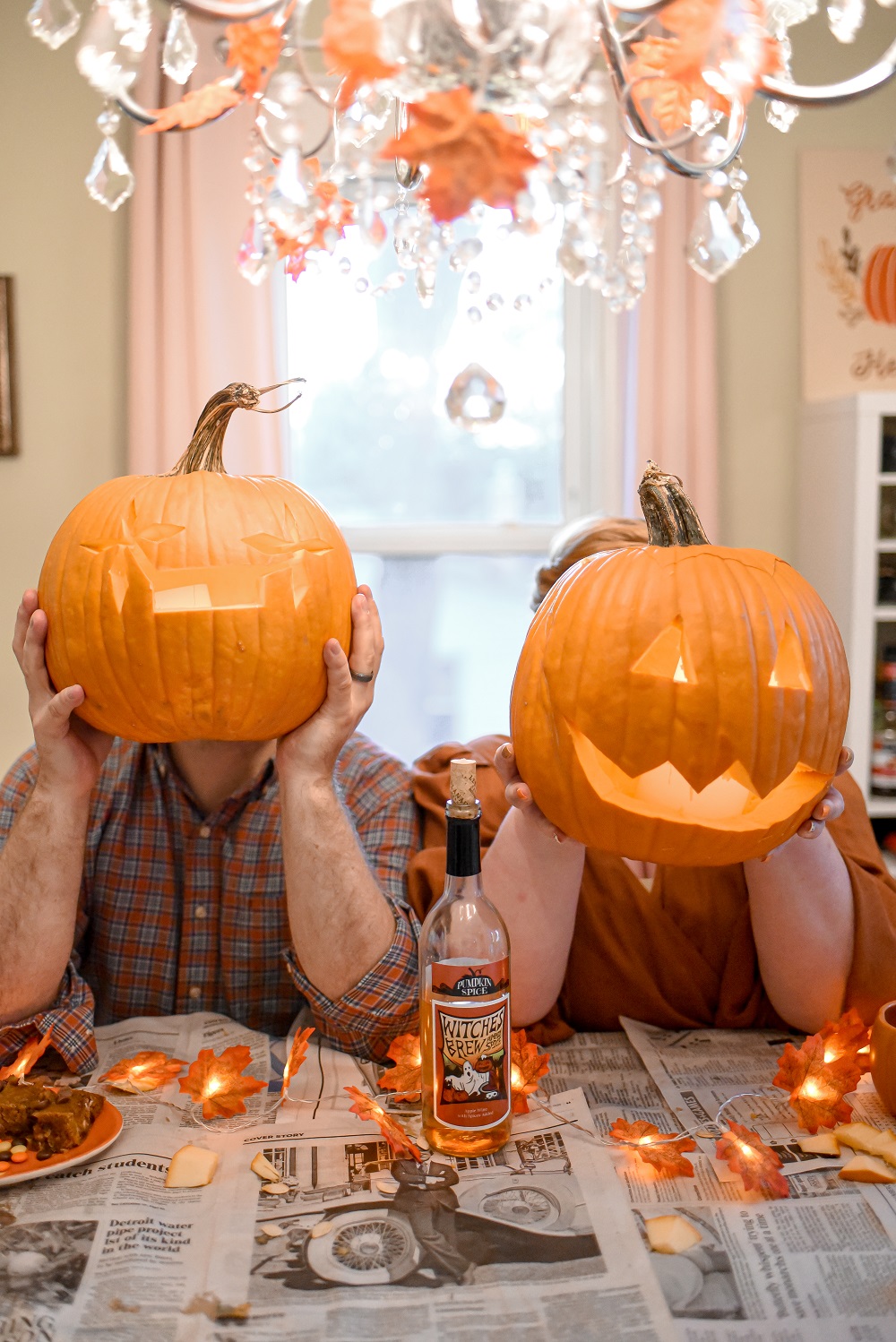 Pumpkin Carving Date: a jack-o-lantern date night photo shoot with Witches Brew Pumpkin Spice wine and pumpkin chocolate chip bars. #pumpkincarving #pumpkincarvingdatenight #pumpkincarvingphotoshoot #jackolanternphotoshoot #witchesbrewwine #pumpkinspicewine #pumpkinspicedrink