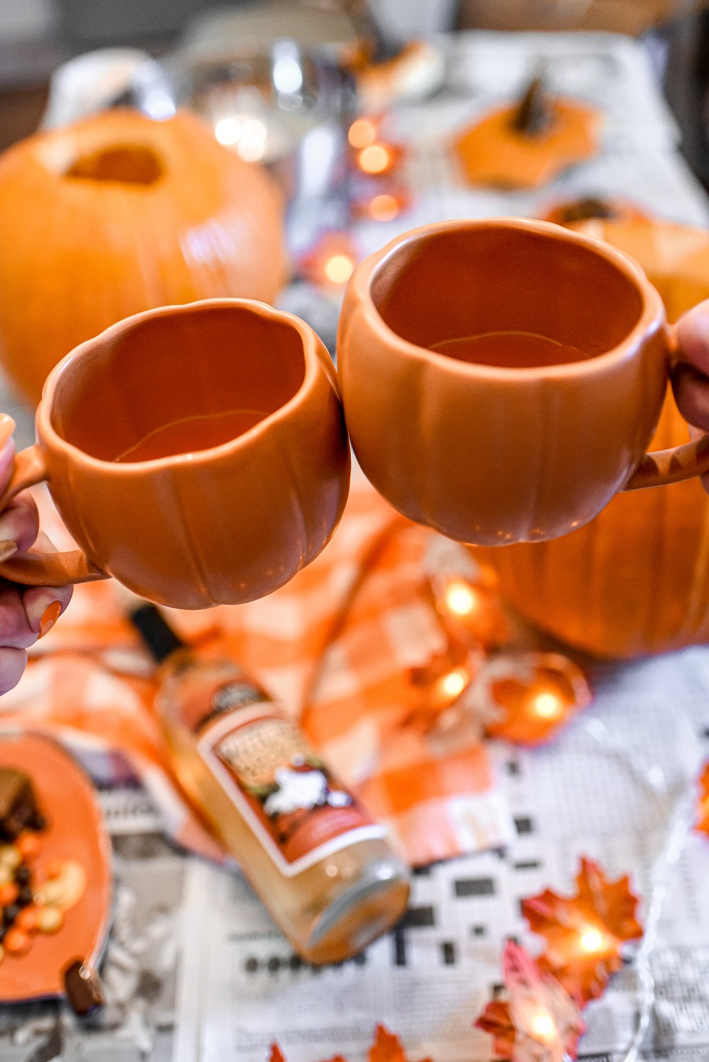 Pumpkin Carving Date: a jack-o-lantern date night photo shoot with Witches Brew Pumpkin Spice wine and pumpkin chocolate chip bars. #pumpkincarving #pumpkincarvingdatenight #pumpkincarvingphotoshoot #jackolanternphotoshoot #witchesbrewwine #pumpkinspicewine #pumpkinspicedrink