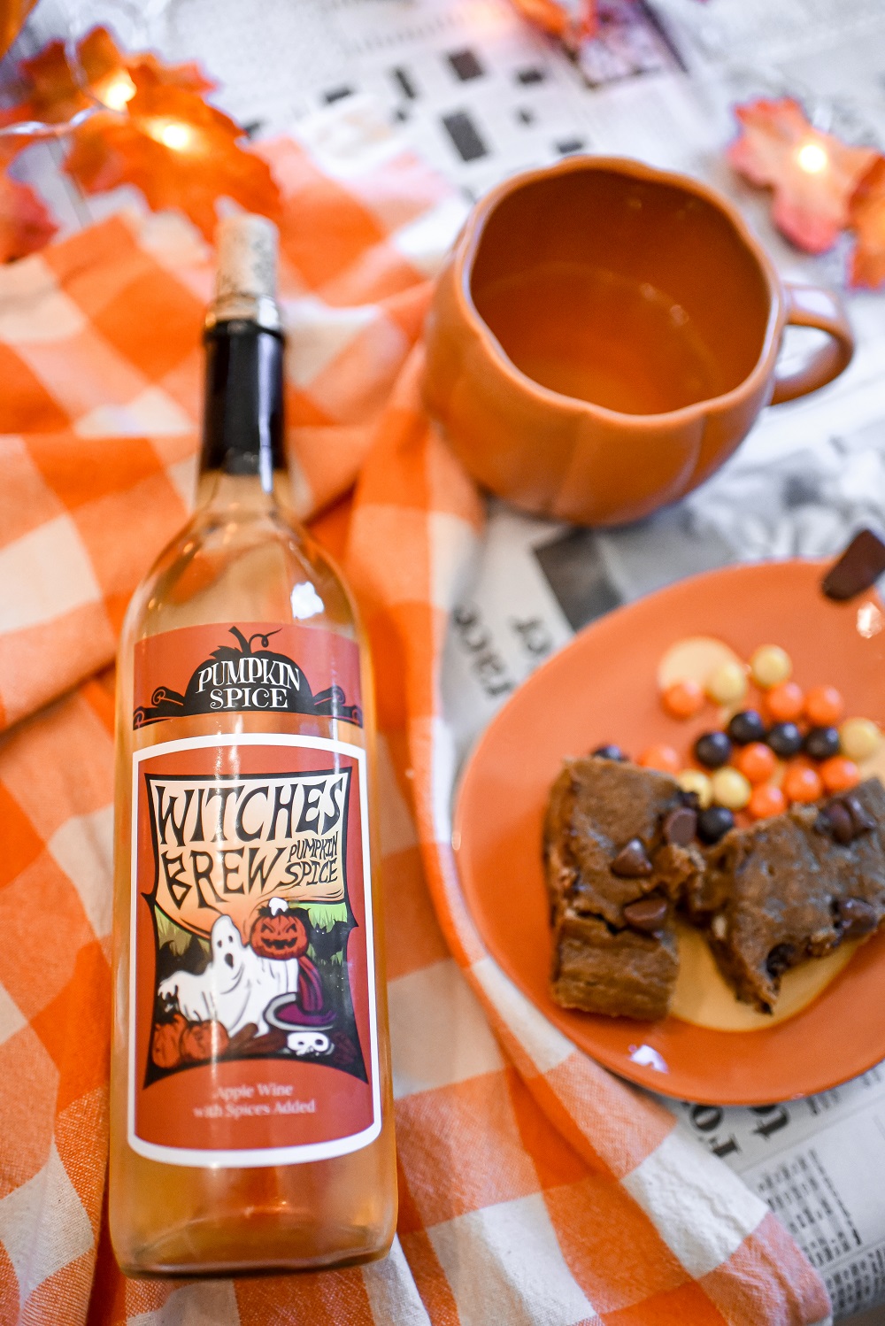 Pumpkin Carving Date: a jack-o-lantern date night photo shoot with Witches Brew Pumpkin Spice wine and pumpkin chocolate chip bars. #pumpkincarving #pumpkincarvingdatenight #pumpkincarvingphotoshoot #jackolanternphotoshoot #witchesbrewwine #pumpkinspicewine #pumpkinspicedrink