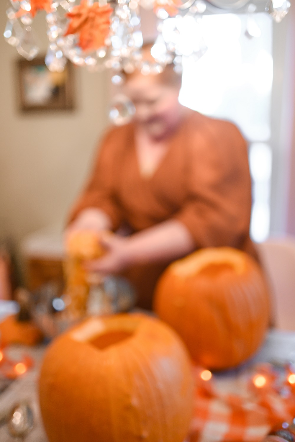 Pumpkin Carving Date: a jack-o-lantern date night photo shoot with Witches Brew Pumpkin Spice wine and pumpkin chocolate chip bars. #pumpkincarving #pumpkincarvingdatenight #pumpkincarvingphotoshoot #jackolanternphotoshoot #witchesbrewwine #pumpkinspicewine #pumpkinspicedrink
