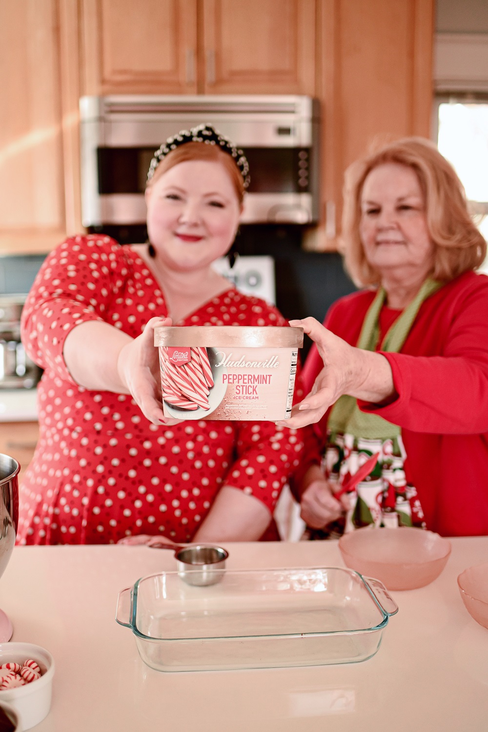 Peppermint Brownie Sundaes with Hudsonville Ice Cream: simple and scrumptious holiday ice cream sundaes featuring limited edition Peppermint Stick! #hudsonvilleicecream #hudsonville #peppermintbrowniesundaes #icecreamsundaerecipe #browniesundaerecipe #peppermintstickicecream