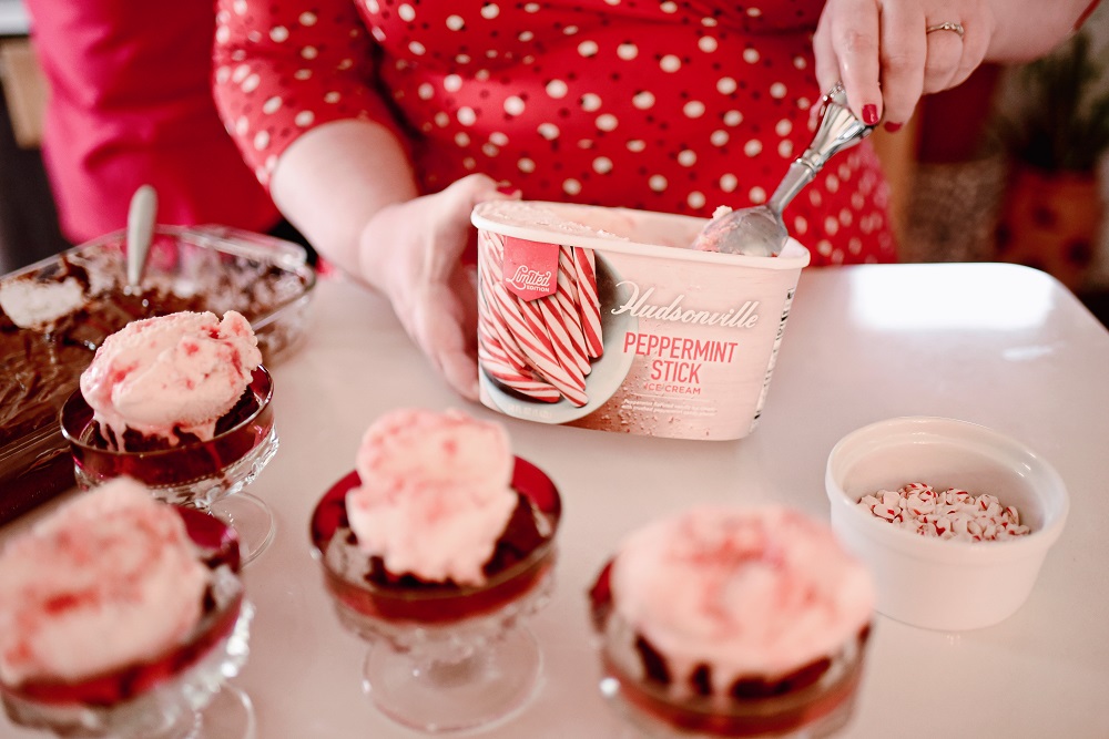 Peppermint Brownie Sundaes with Hudsonville Ice Cream: simple and scrumptious holiday ice cream sundaes featuring limited edition Peppermint Stick! #hudsonvilleicecream #hudsonville #peppermintbrowniesundaes #icecreamsundaerecipe #browniesundaerecipe #peppermintstickicecream