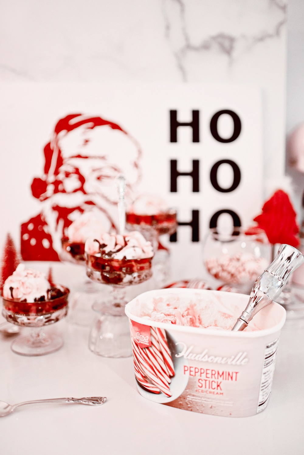 Peppermint Brownie Sundaes with Hudsonville Ice Cream: simple and scrumptious holiday ice cream sundaes featuring limited edition Peppermint Stick! #hudsonvilleicecream #hudsonville #peppermintbrowniesundaes #icecreamsundaerecipe #browniesundaerecipe #peppermintstickicecream