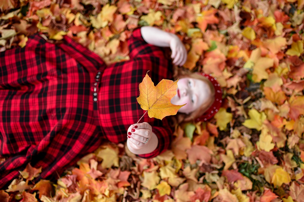 The Perfect Red Plaid Dress: the plus size Devon Swing Dress from Unique Vintage styled for holiday and Christmas with a red pearl beret and black T-straps. #uniquevintange #plaiddress #redplaiddress #redberet #pearlberet #fallleavesphotoshoot #fallleaves #autumnleaves