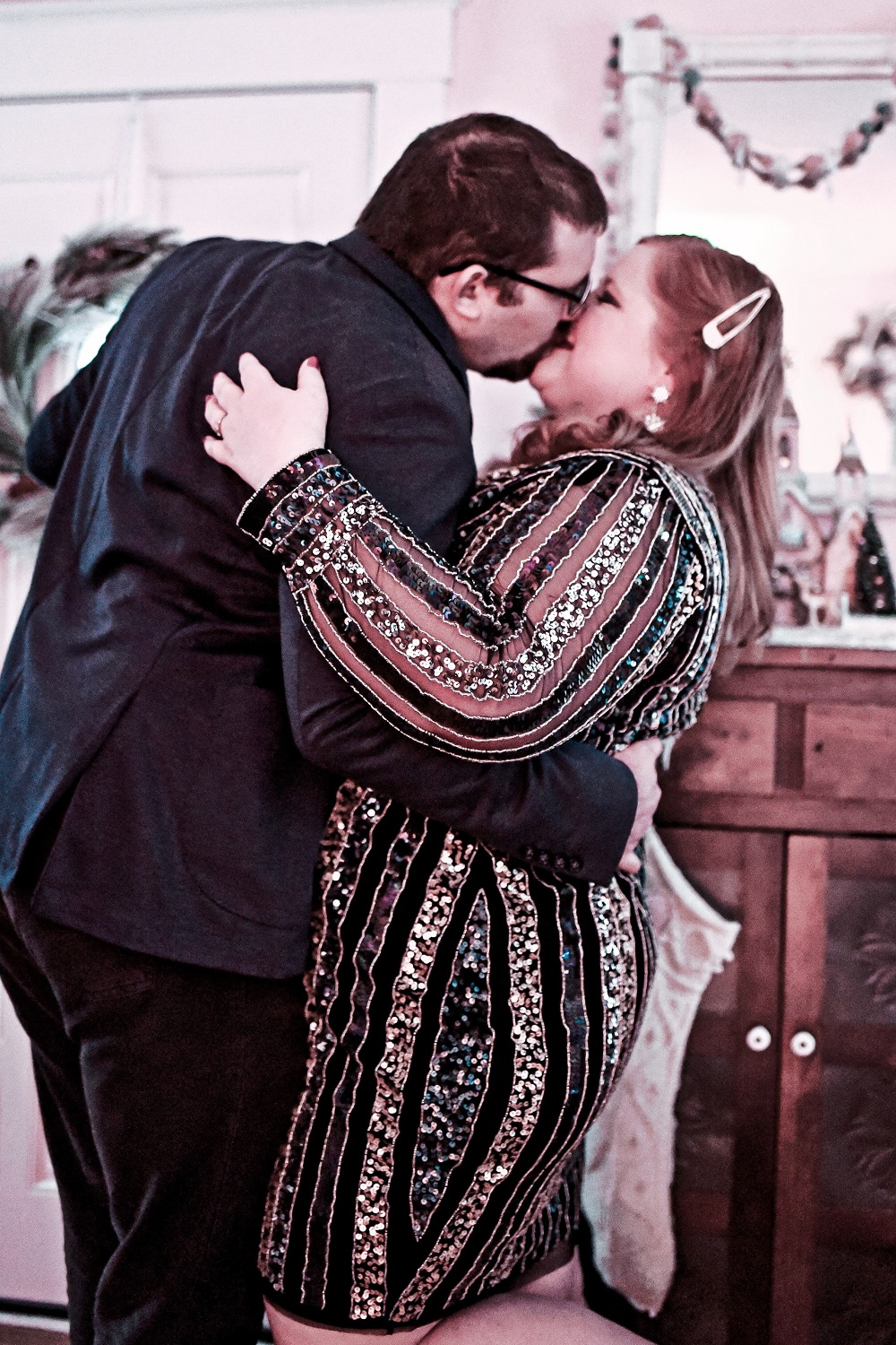 A New Year's Eve at Home: the perfect plus size New Year's Eve dress from Adrianna Papell with blue, black, and silver sequins on a sheath silhouette. #adriannapapell #nyedress #nyestyle #nyefashion #nyeoutfit #plussizepartydress