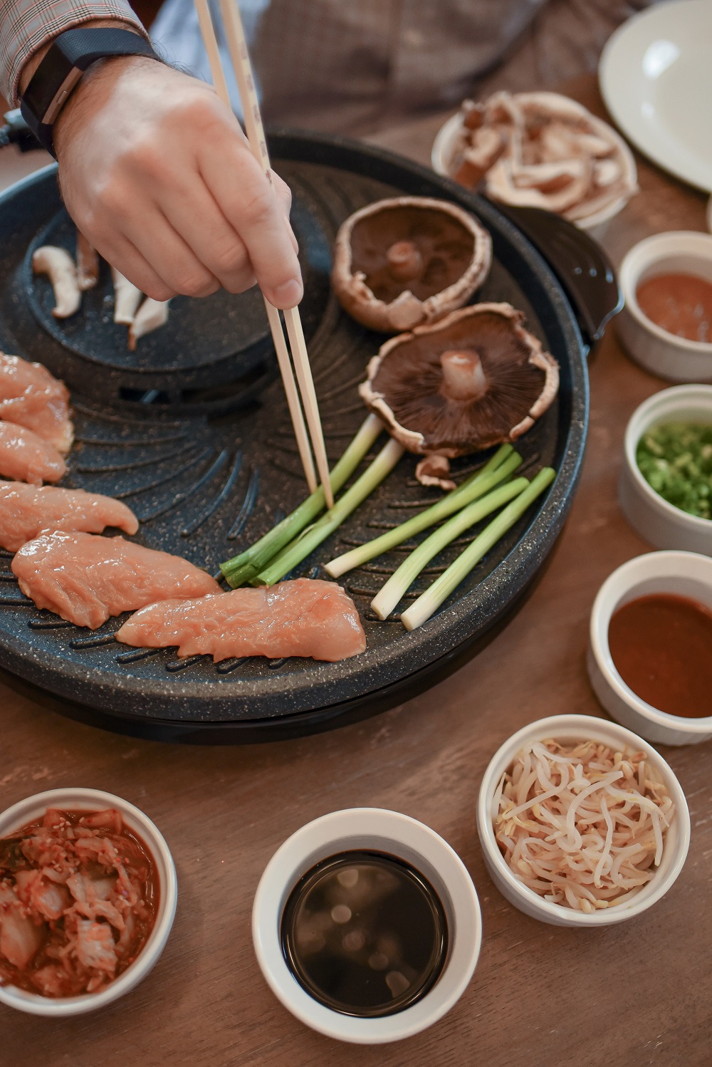 Korean-Style BBQ at Home: gather around the table for a special family dinner and graze as you cook with this tabletop grill from ShopLC.com. #tabletopgrill #shoplc #weshoplc #deliveringjoy #grillnight #koreanbbq #koreanstylebbq