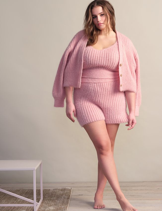Pretty Plus Size Sleepwear: a plus size lookbook of lounge outfits from ELOQUII, Draper James, and Pillotalk. #loungewear #sleepwear #plussizelounge #plussizesleepwear #plussizepajamas