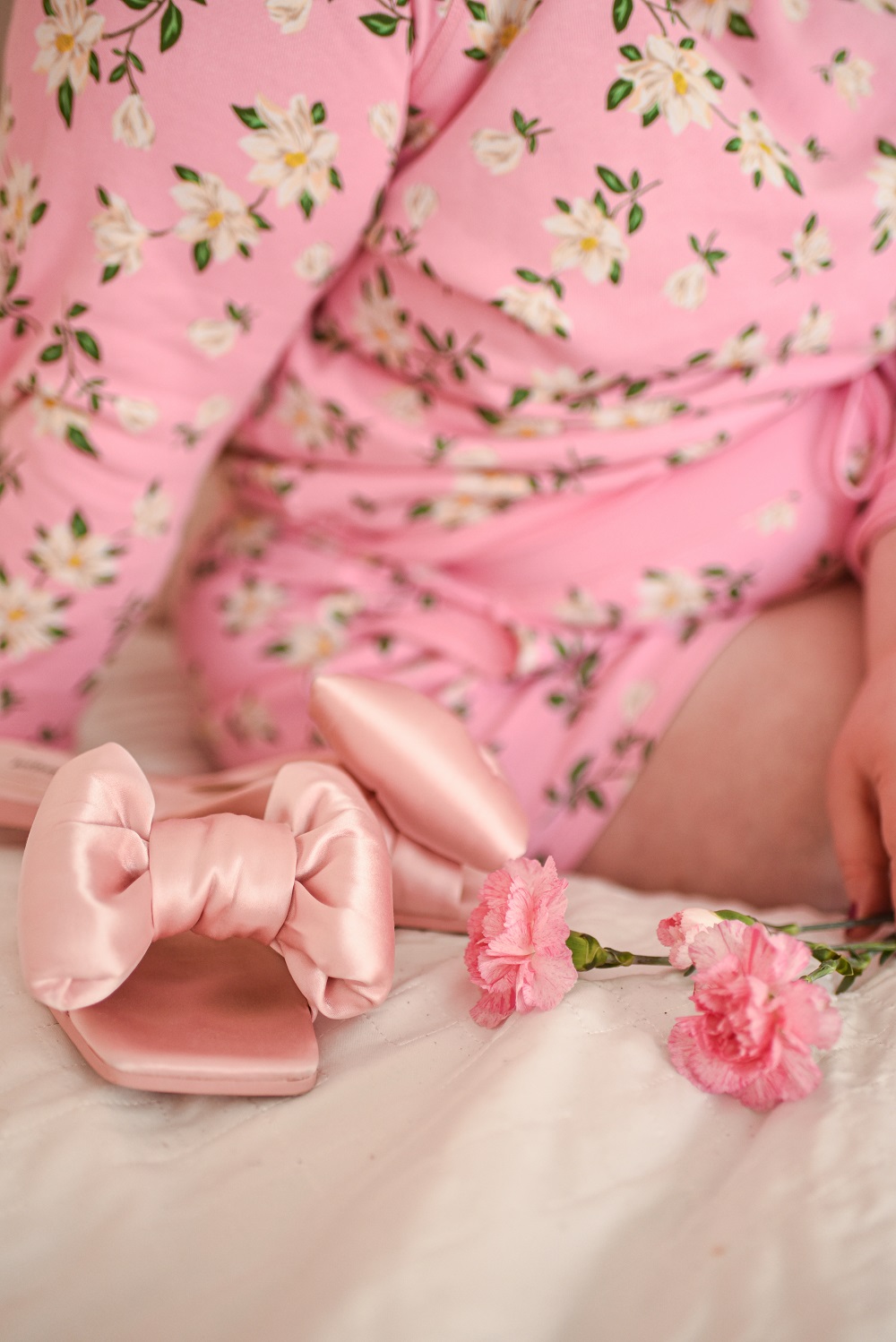 Pretty Plus Size Sleepwear: a plus size lookbook of lounge outfits from ELOQUII, Draper James, and Pillotalk. #loungewear #sleepwear #plussizelounge #plussizesleepwear #plussizepajamas