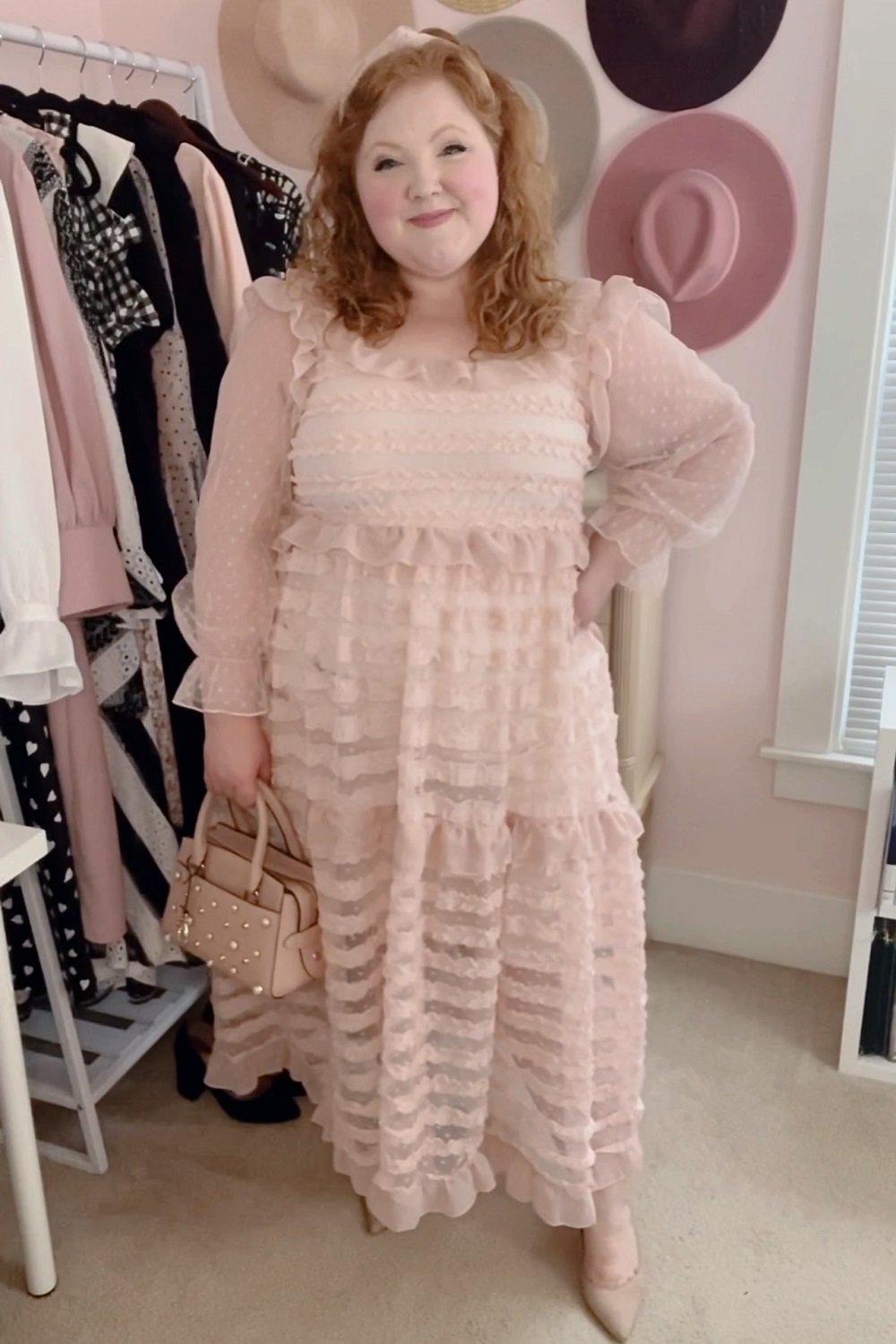 Parisian Chic Plus Size Style: a pink black and white outfit lookbook inspired by Paris, French berets, and ballerina tulle skirts. #parisianchic #frenchgirlstyle #frenchgirlfashion #parisfashion #parisstyle #plussizefashion #plussizeinfluencer