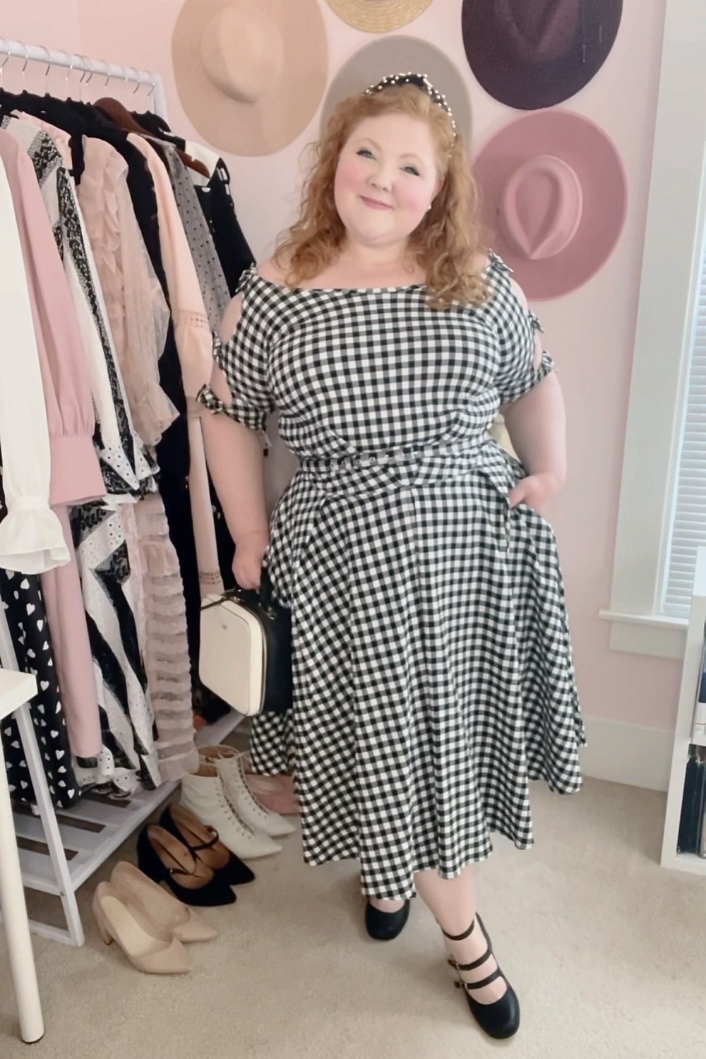 Parisian Chic Plus Size Style: a pink black and white outfit lookbook inspired by Paris, French berets, and ballerina tulle skirts. #parisianchic #frenchgirlstyle #frenchgirlfashion #parisfashion #parisstyle #plussizefashion #plussizeinfluencer