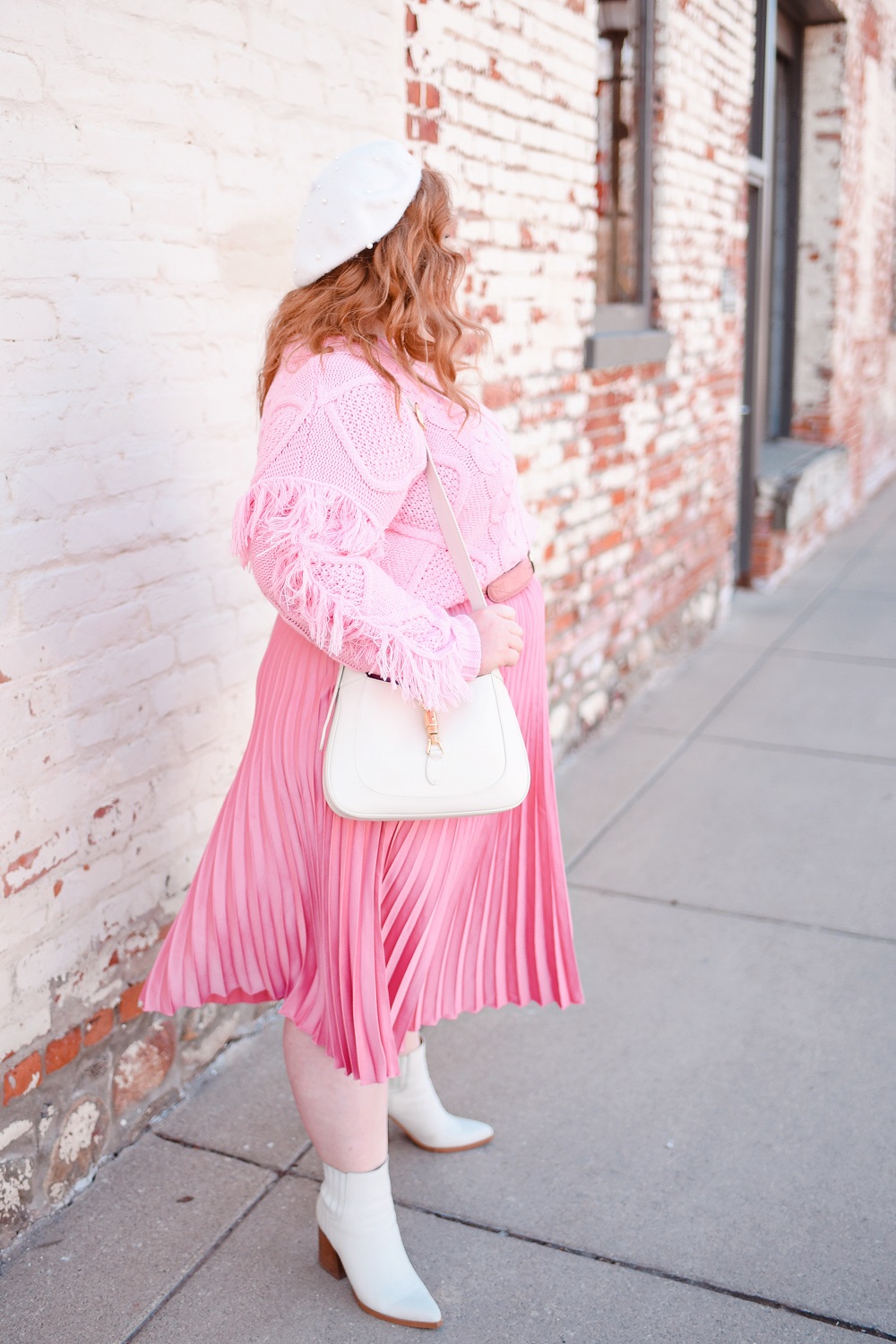 A Pretty in Pink Outfit for the Spring Transition: Mint Julep Boutique sweater, H&M skirt, Gucci Jackie 1961 bag, and Marc Fisher boots. #shopthemint #mintjulepboutique #guccijackie1961 #plussizefashion #plussizestyle