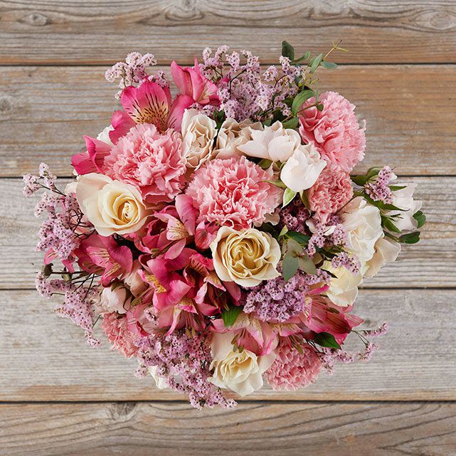 A Review of 3 Flower Delivery Services: Farmgirl Flowers, The Bouqs Co., and UrbanStems. See which online florist brand is right for you! #flowerdelivery #freshflowers #floristreview #flowerreview #thebouqsco #thebouqscoreview #bouqslove