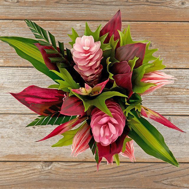 A Review of 3 Flower Delivery Services: Farmgirl Flowers, The Bouqs Co., and UrbanStems. See which online florist brand is right for you! #flowerdelivery #freshflowers #floristreview #flowerreview #thebouqsco #thebouqscoreview #bouqslove