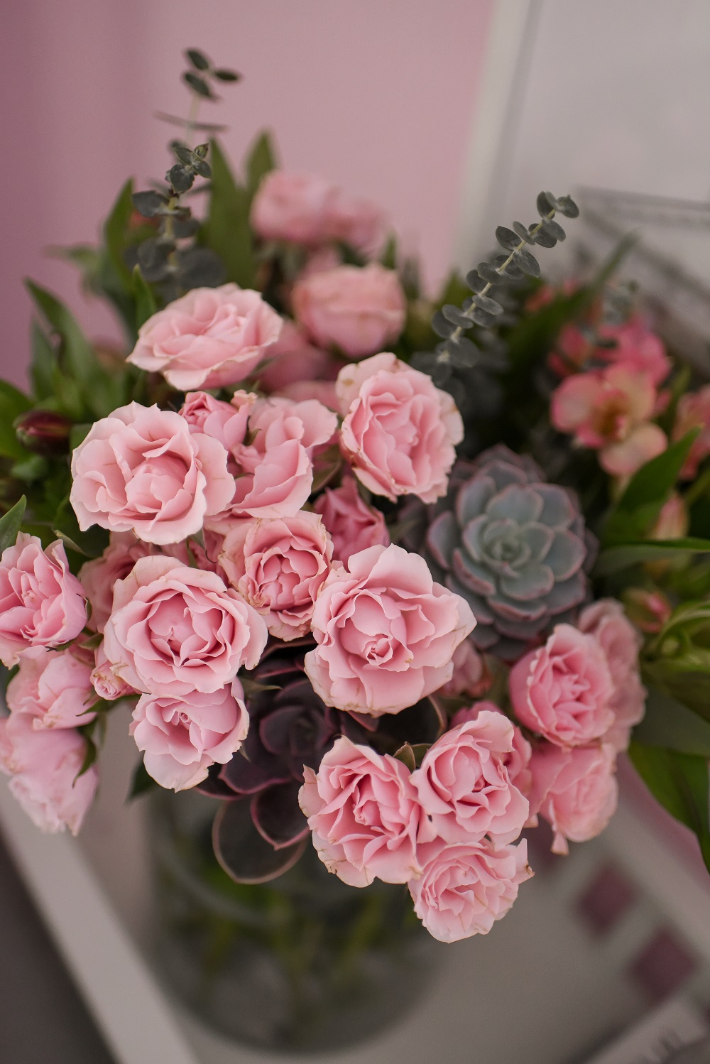 A Review of 3 Flower Delivery Services: Farmgirl Flowers, The Bouqs Co., and UrbanStems. See which online florist brand is right for you! #flowerdelivery #freshflowers #floristreview #flowerreview #thebouqsco #thebouqscoreview #bouqslove
