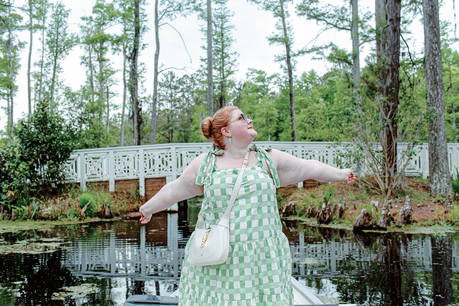 Cypress Gardens South Carolina: Planning a trip to Charleston? Take a morning drive out to Cypress Gardens for a romantic paddle boat tour. #cypressgardens #cypressgardenssc #cypressgardenssouthcarolina #visitcharleston #charlestondaytrip #plussizetravel
