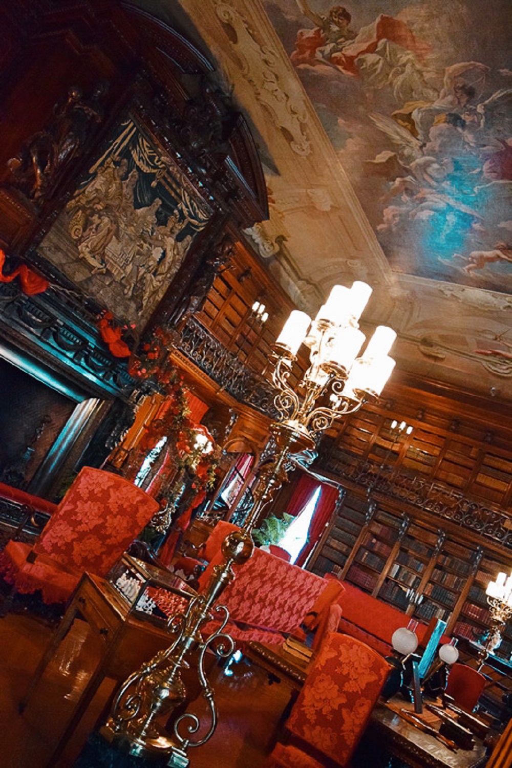 Biltmore Estate Travel Guide: a travel blogger's guide to where to stay, what to see and do, and where to eat and drink at the Biltmore. #thebiltmore #biltmore #biltmoreestate #biltmoretravelguide #biltmoreguide #biltmoreblog