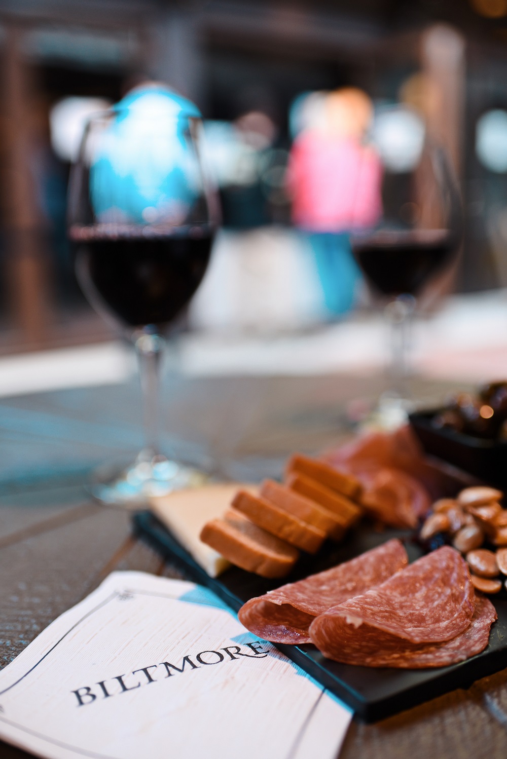 Biltmore Estate Travel Guide: a travel blogger's guide to where to stay, what to see and do, and where to eat and drink at the Biltmore. #thebiltmore #biltmore #biltmoreestate #biltmoretravelguide #biltmoreguide #biltmoreblog