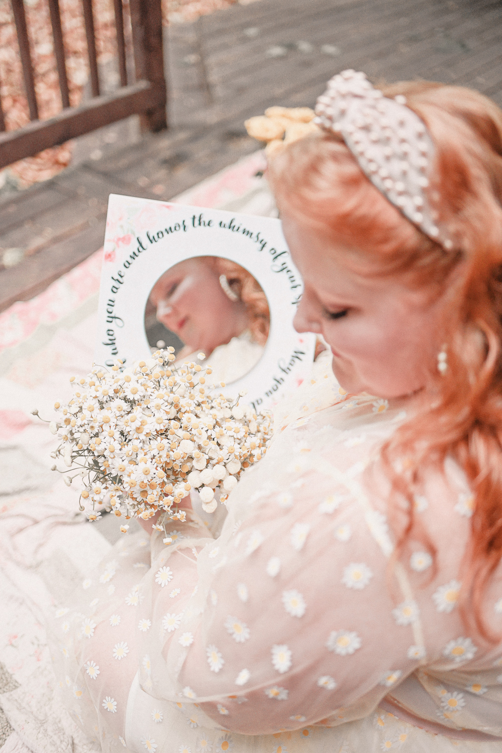 A Cottagecore Picnic for International Picnic Day: shop picnic baskets, fresh flowers and floral quilts for a cottagecore photshoot! #cottagecore #cottagecorepicnic #cottagecorephotoshoot #picnicphotoshoot #folkloreinspiredphotoshoot