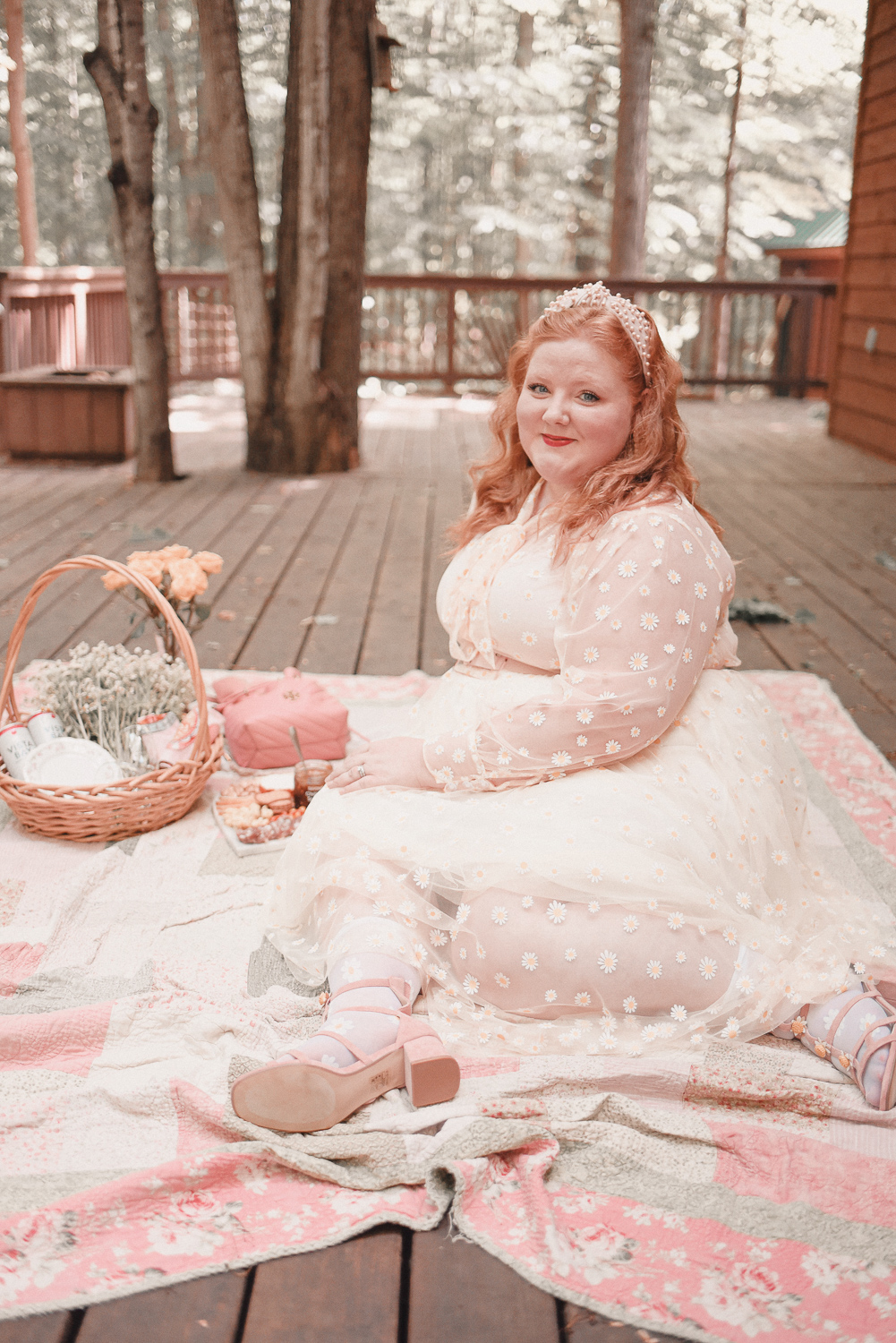 A Cottagecore Picnic for International Picnic Day: shop picnic baskets, fresh flowers and floral quilts for a cottagecore photshoot! #cottagecore #cottagecorepicnic #cottagecorephotoshoot #picnicphotoshoot #folkloreinspiredphotoshoot