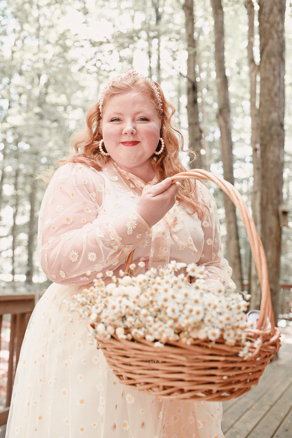 A Cottagecore Picnic for International Picnic Day: shop picnic baskets, fresh flowers and floral quilts for a cottagecore photshoot! #cottagecore #cottagecorepicnic #cottagecorephotoshoot #picnicphotoshoot #folkloreinspiredphotoshoot