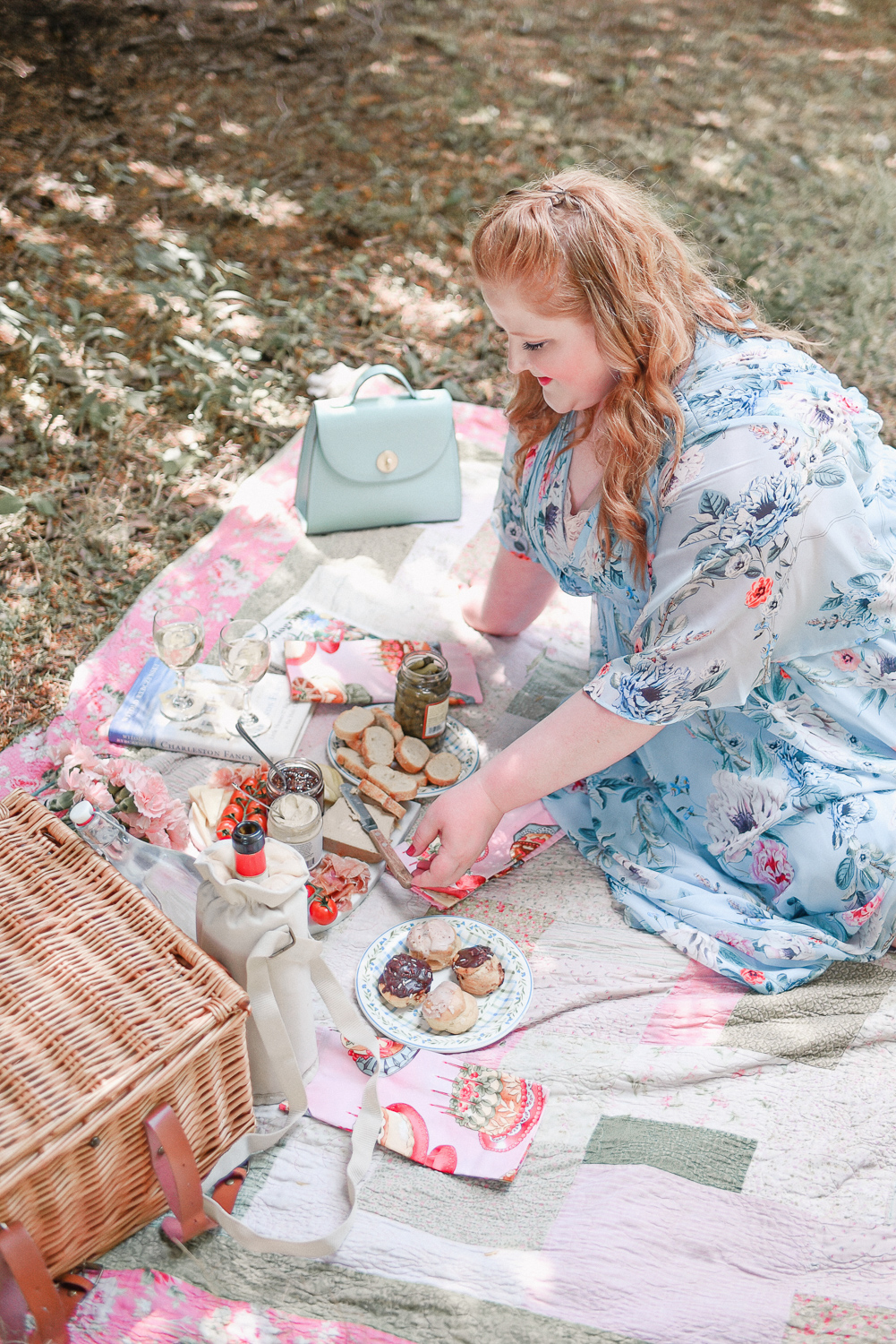 Our Anniversary Picnic: a plus size romantic picnic photo shoot to inspire your next creative and special anniversary date. #anniversarypicnic #romanticpicnic #plussizepicnic 