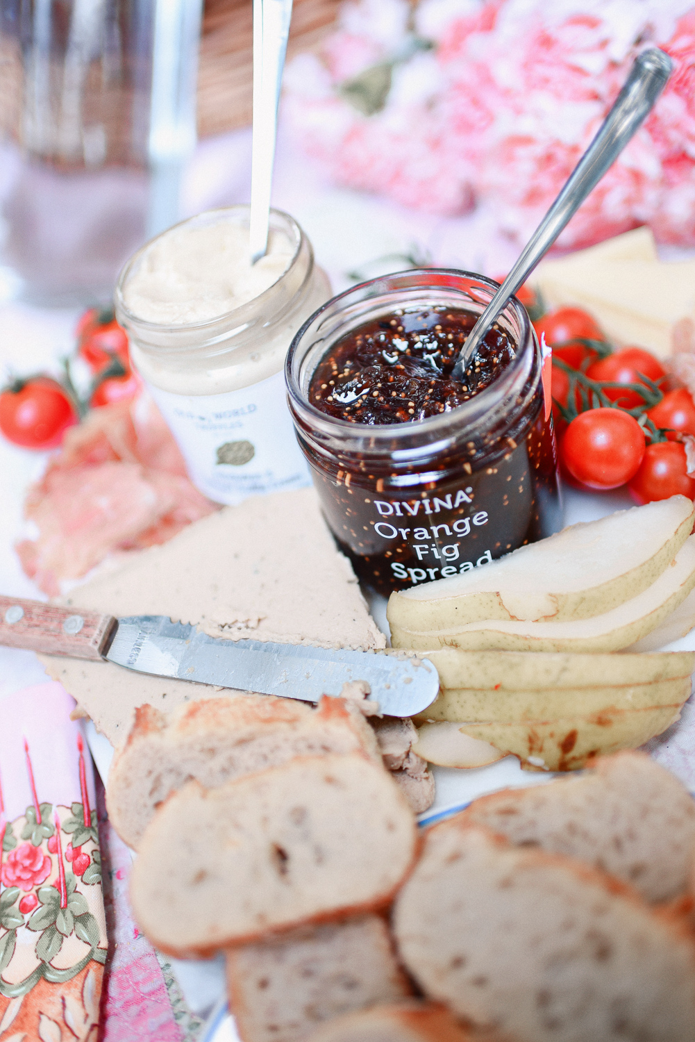 Our Anniversary Picnic: a plus size romantic picnic photo shoot to inspire your next creative and special anniversary date. #anniversarypicnic #romanticpicnic #plussizepicnic 