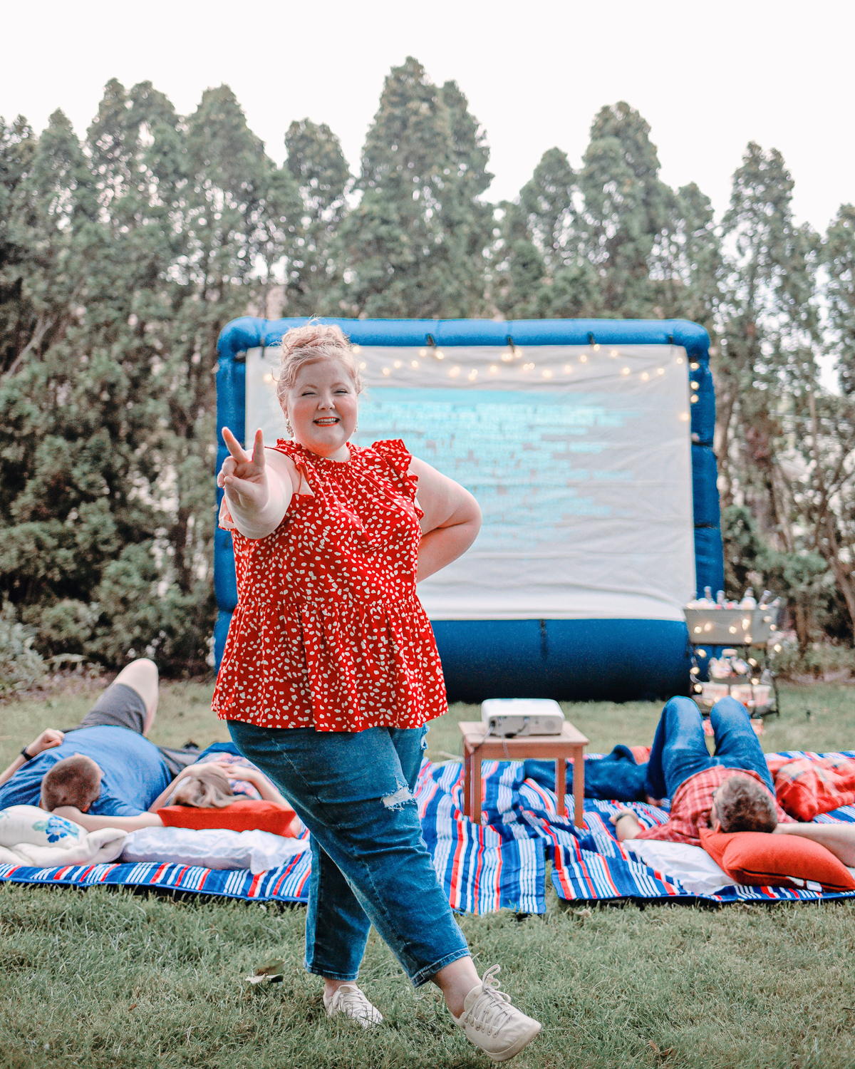 Backyard Movie Night | Make the most of these long summer nights with a projector and inflatable outdoor movie screen right in your own backyard! #samsclub #outdoormovienight #backyardmovienight #backyardmovies #samsclubsummer