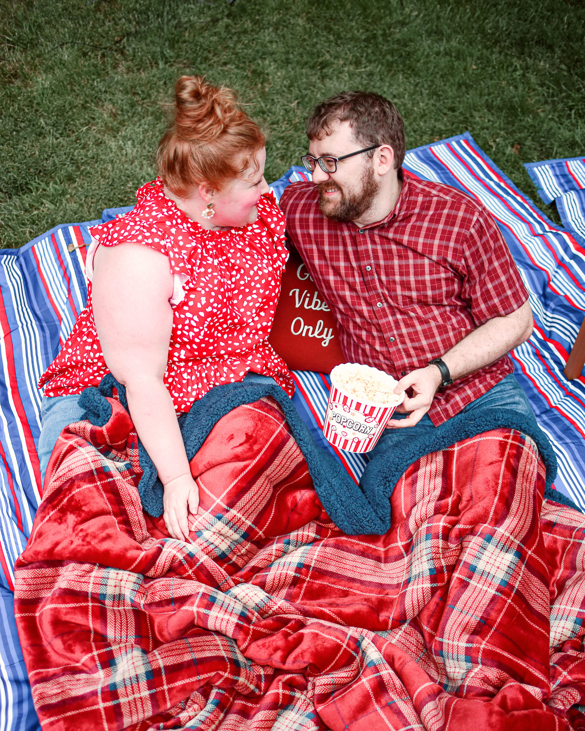 Backyard Movie Night | Make the most of these long summer nights with a projector and inflatable outdoor movie screen right in your own backyard! #samsclub #outdoormovienight #backyardmovienight #backyardmovies #samsclubsummer