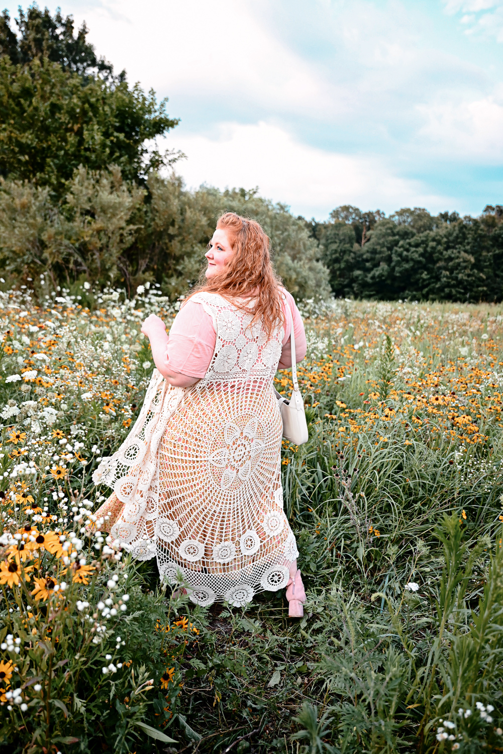 The Flower Fields are in Bloom at Schell Family Farm: this August, drive out to Pinckney, Michigan to see the wildflowers and sunflowers. #schellfamilyfarm #pinckneymichigan #pinckneymi #michigansunflowers #michiganwildflowers