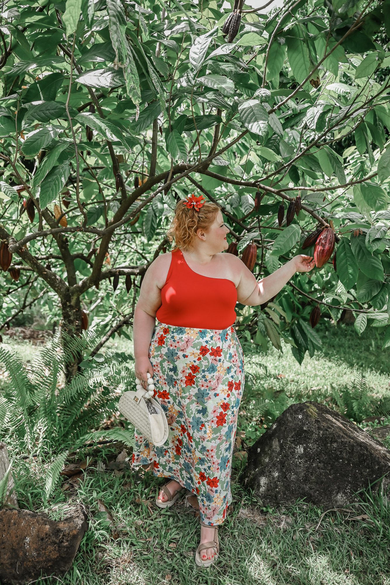 Plus Size Hawaii Vacation Outfits: a plus size travel and lifestyle blogger shares her tips on where to shop and what to wear to Kauai.