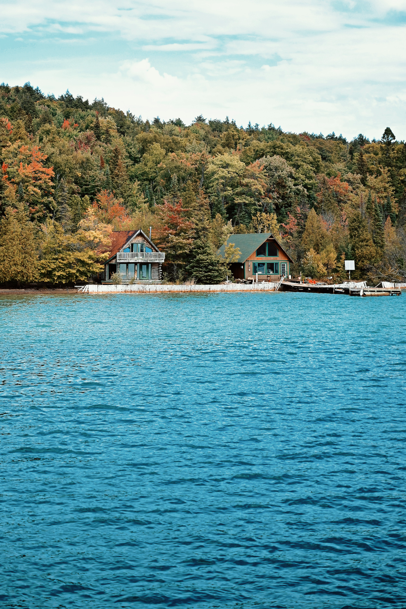 U.P. Weekend in Munising Michigan: a travel blog from our fall trip to Au Train to see the Pictured Rocks, shipwreck tours and Munising Falls. #munising #autrain #picturedrocks #picturedrocksnationallakeshore #upperpeninsula #upmichigan #michiganup #michigantravel #michiganvacation #upnorth