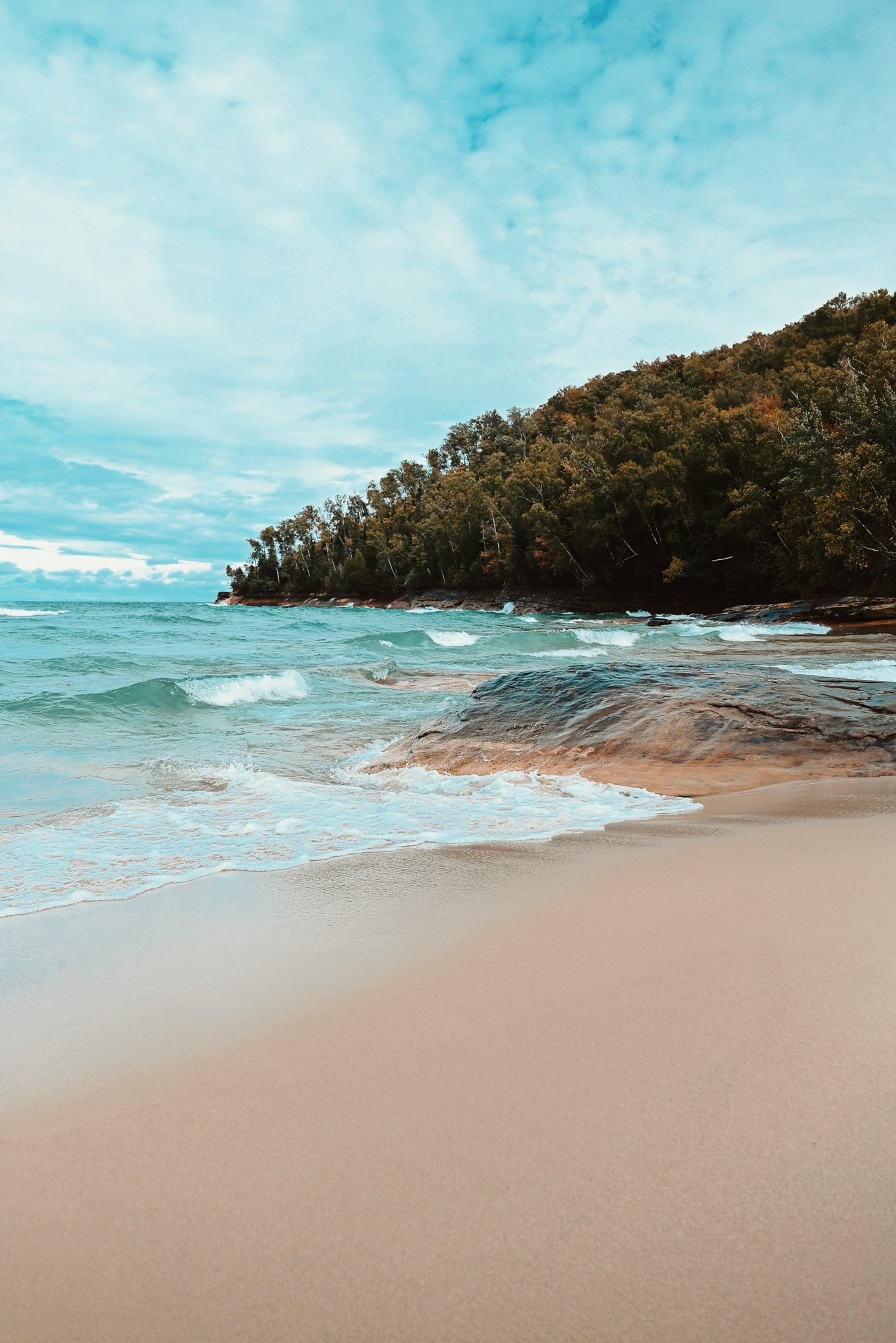 U.P. Weekend in Munising Michigan: a travel blog from our fall trip to Au Train to see the Pictured Rocks, shipwreck tours and Munising Falls. #munising #autrain #picturedrocks #picturedrocksnationallakeshore #upperpeninsula #upmichigan #michiganup #michigantravel #michiganvacation #upnorth