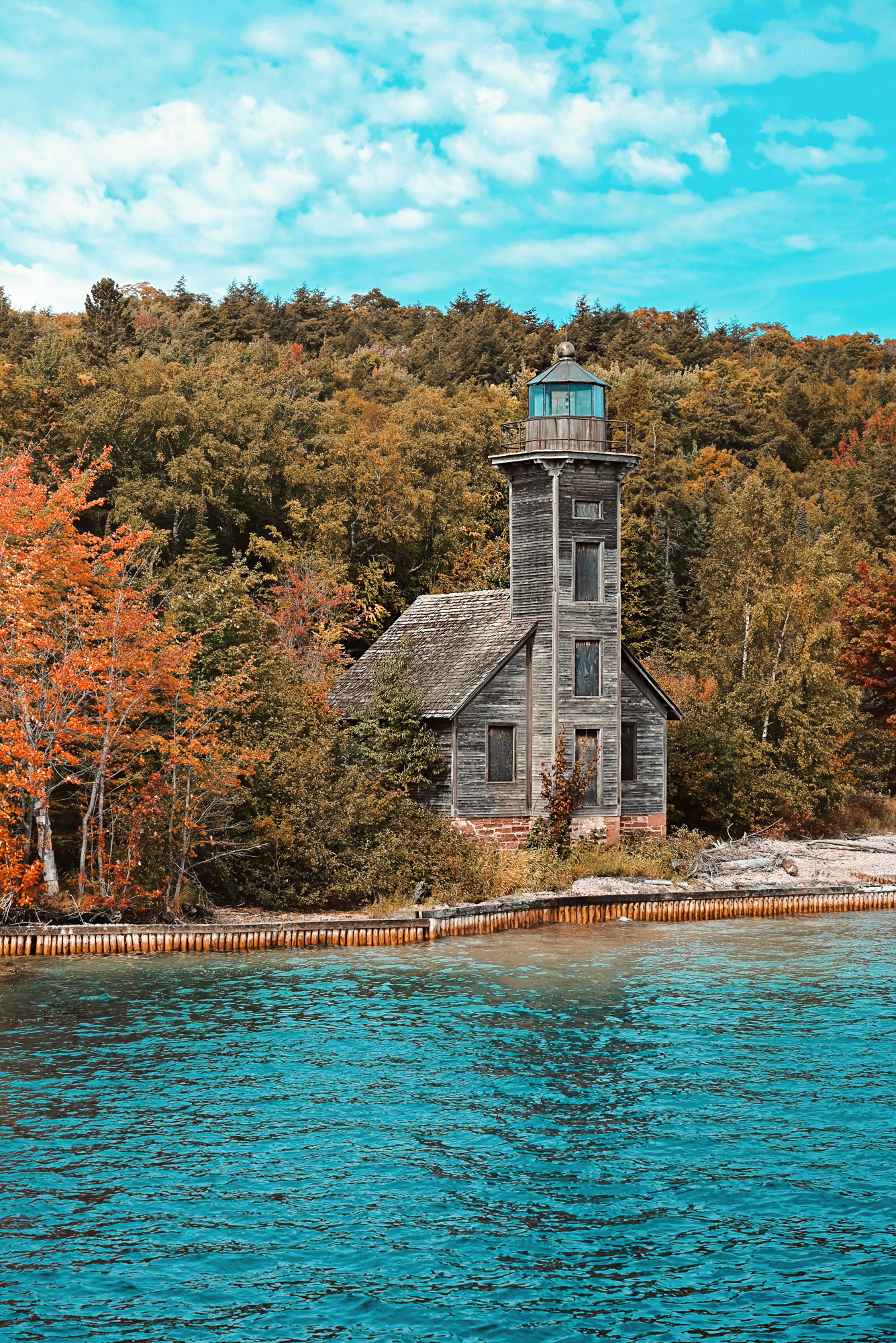 U.P. Weekend in Munising Michigan: a travel blog from our fall trip to Au Train to see the Pictured Rocks, shipwreck tours and Munising Falls. #munising #autrain #picturedrocks #picturedrocksnationallakeshore #upperpeninsula #upmichigan #michiganup #michigantravel #michiganvacation #upnorth