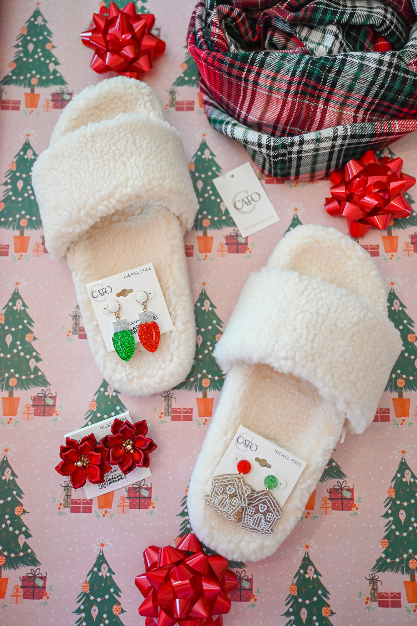 Festive Holiday Lookbook with Cato Fashions: plus size Christmas outfits, party dresses, and holiday tees from Cato!