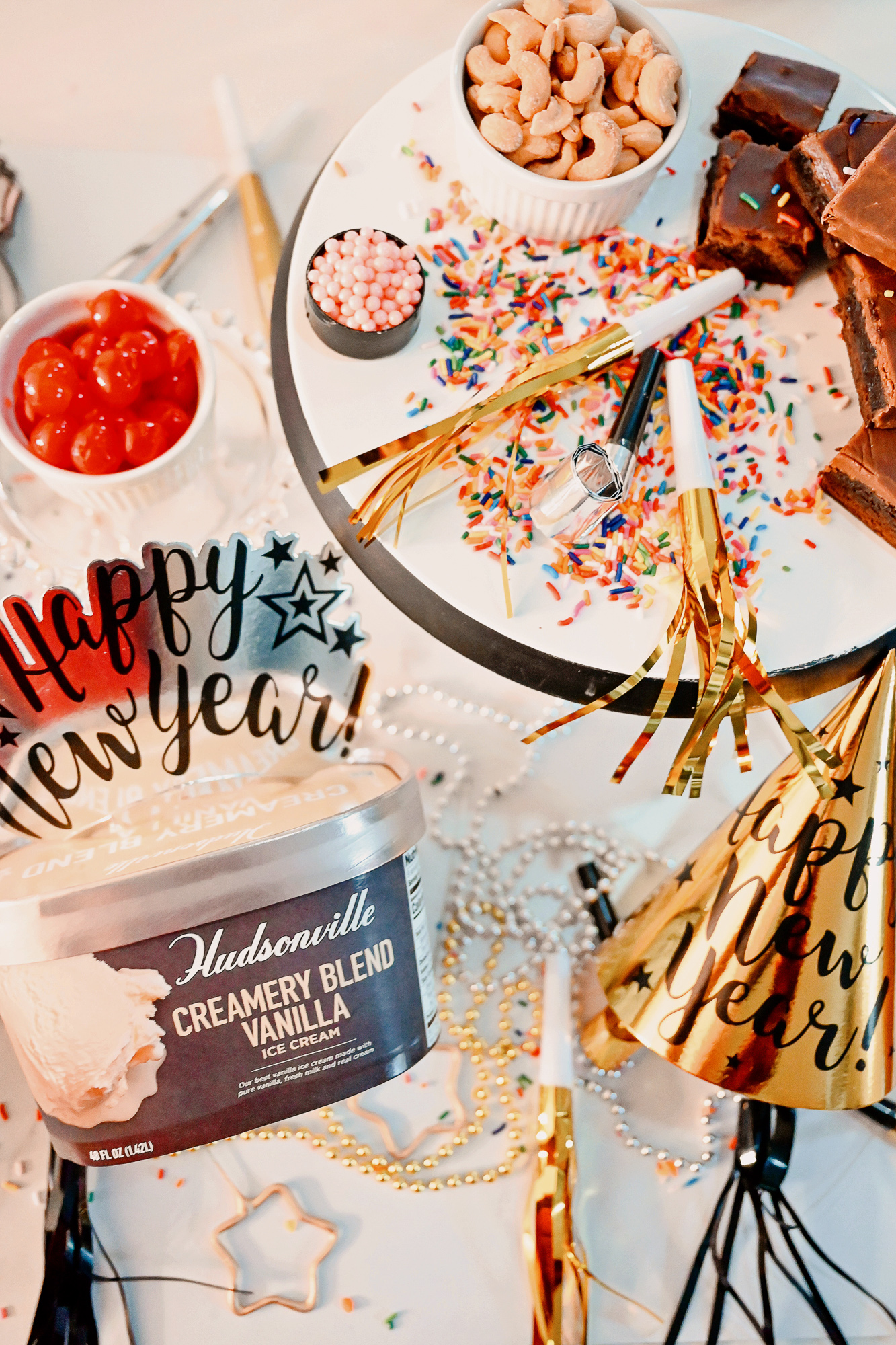 Celebrating NYE with Family and Hudsonville Ice Cream: my tips and ideas for a New Year's Eve in, with ice cream sundaes at midnight.