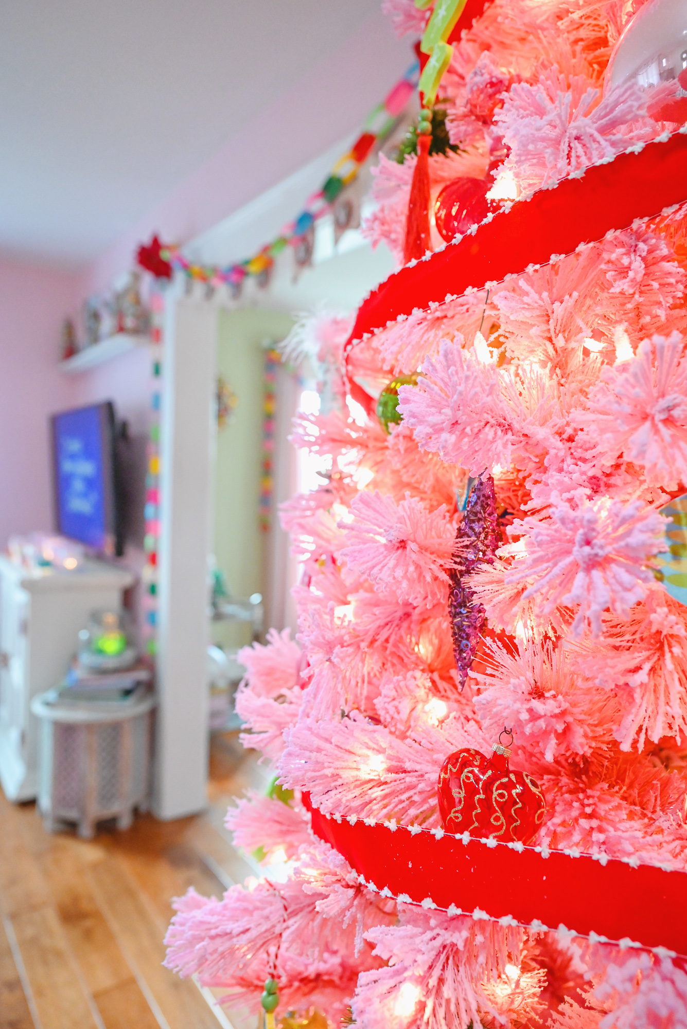 My WHOVILLE Holiday Home Tour: home decorating tips for a very merry Grinchmas, with ornaments and decor for you to shop.