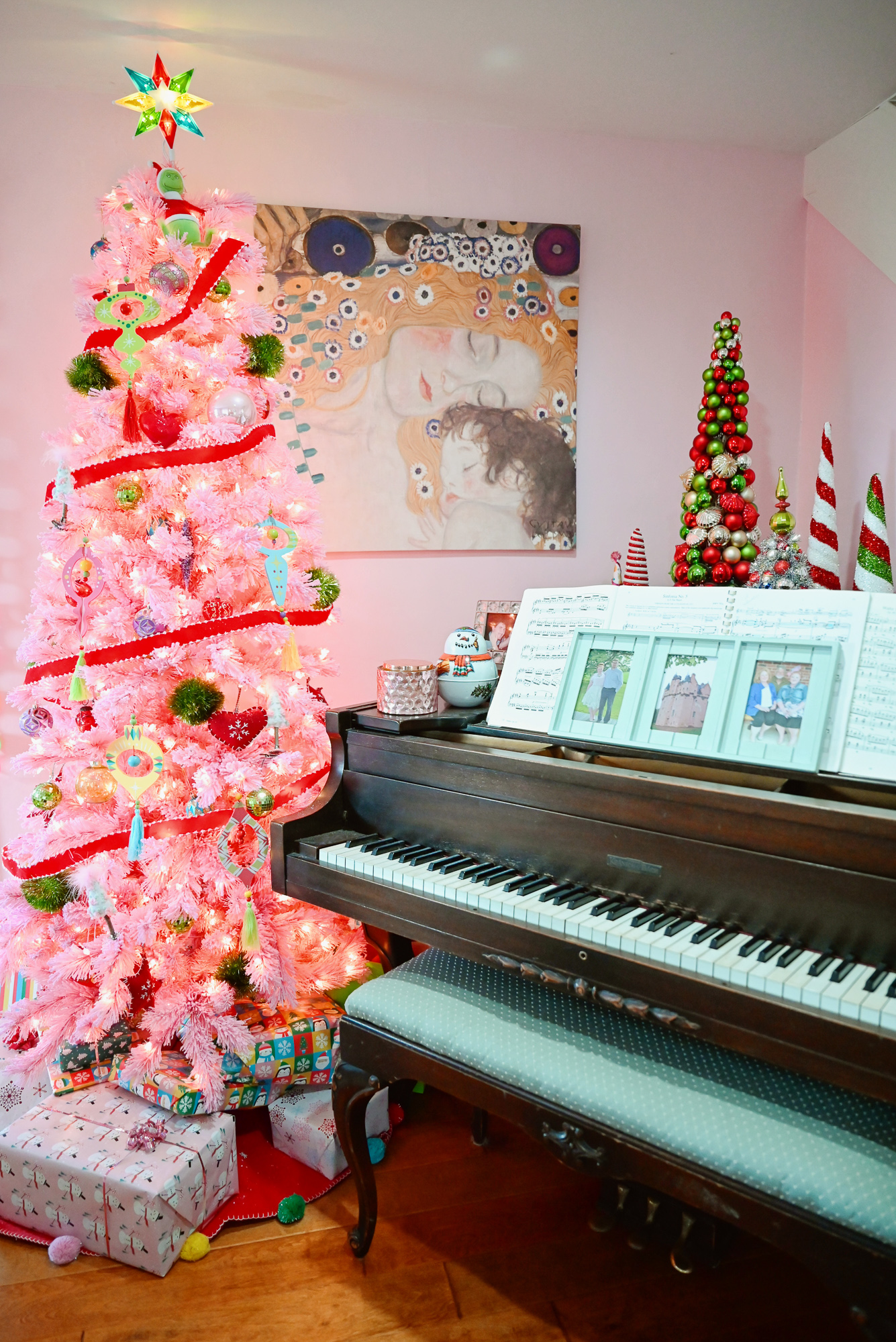My WHOVILLE Holiday Home Tour: home decorating tips for a very merry Grinchmas, with ornaments and decor for you to shop.