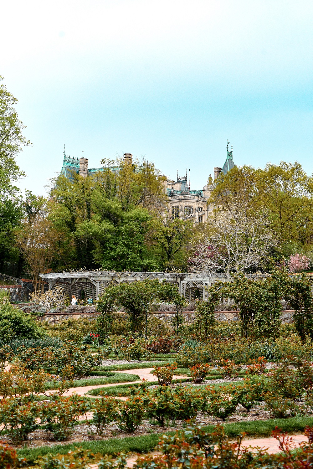 5 Southern US Cities to Visit this Spring: visit Asheville, Charleston, Key West, Nashville, and Savannah this March, April, or May.