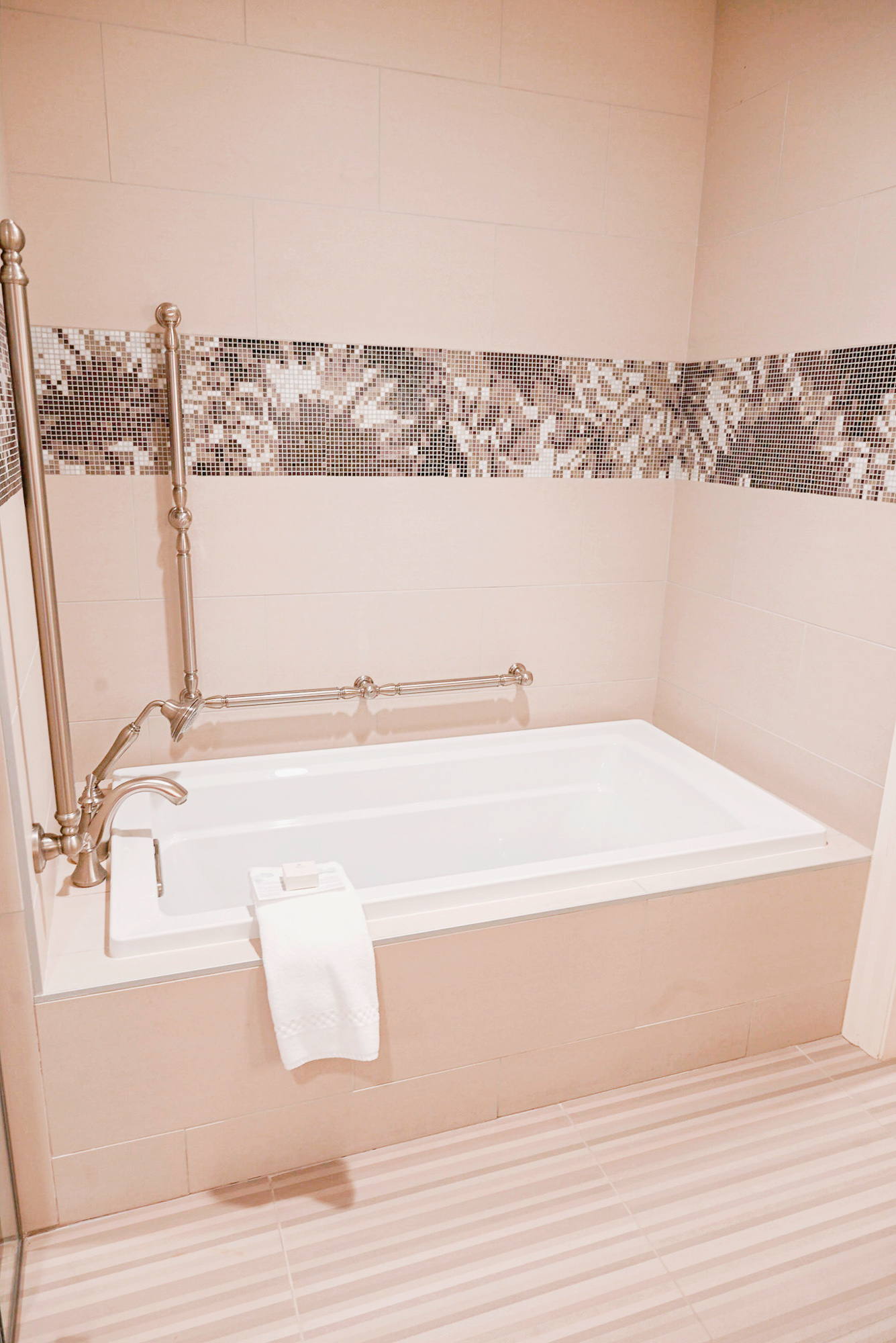 10 Ways to Romance Your Stay at The Bruce Hotel | a review of the boutique luxury Bruce Hotel in Stratford, Ontario.