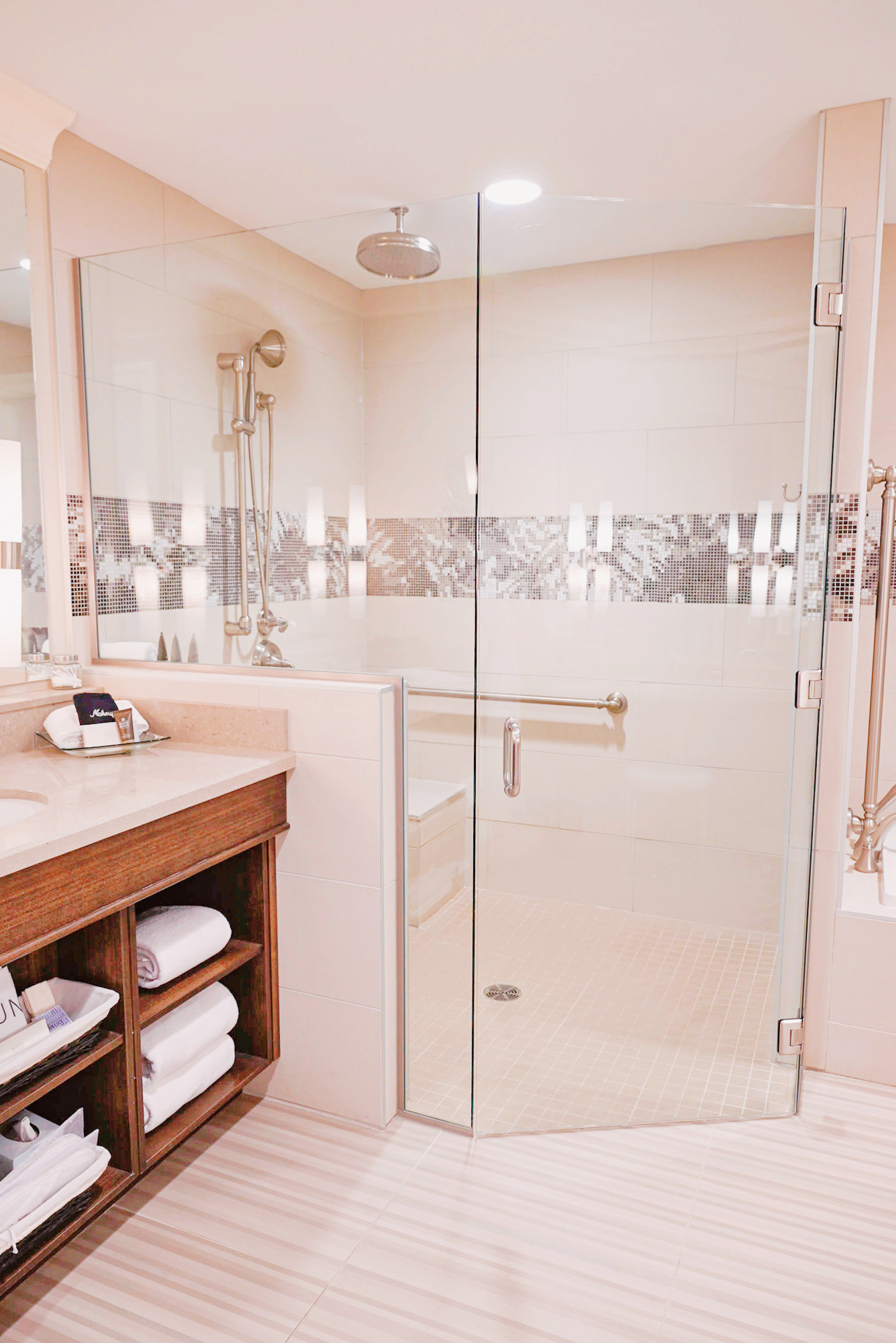 10 Ways to Romance Your Stay at The Bruce Hotel | a review of the boutique luxury Bruce Hotel in Stratford, Ontario.
