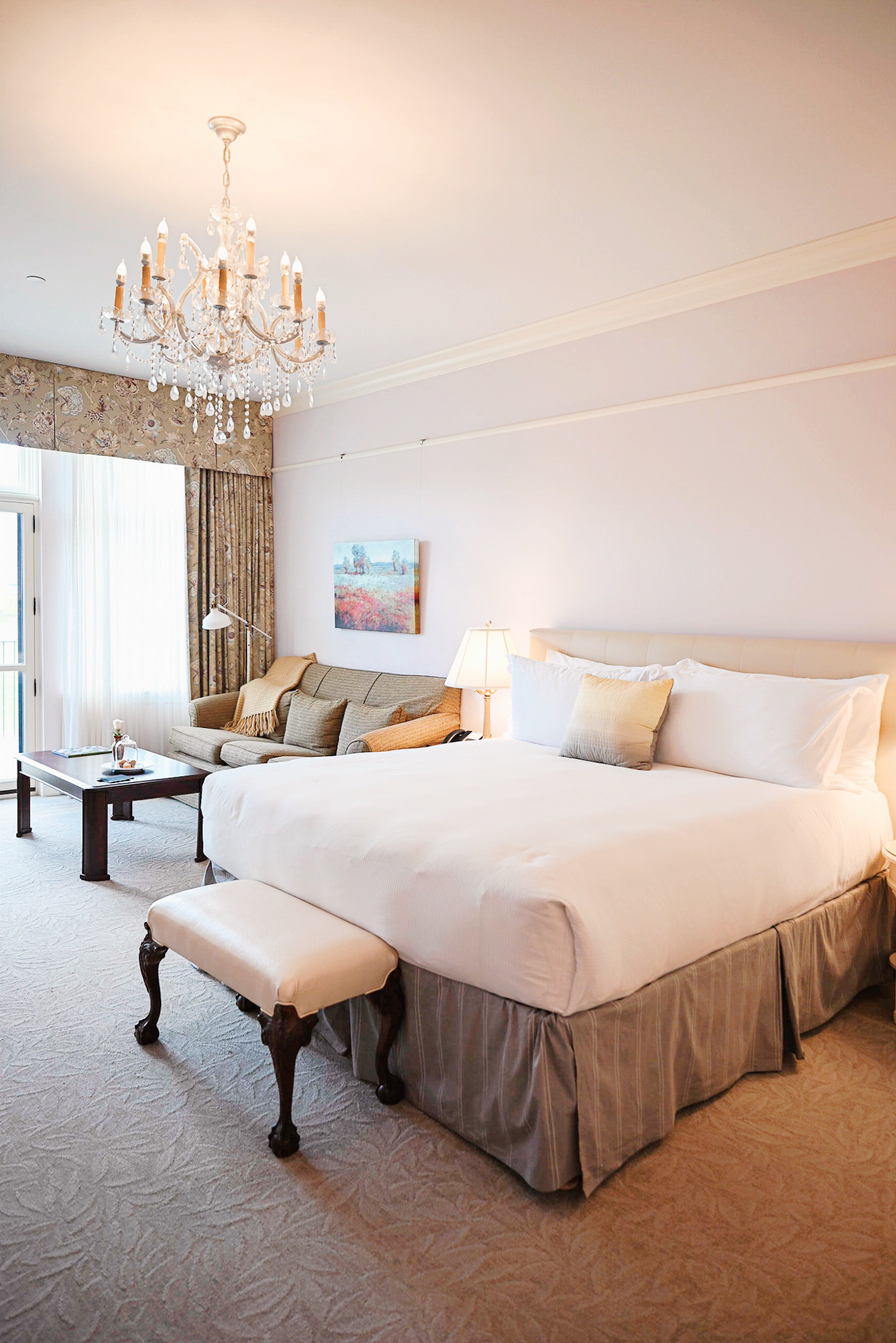 10 Ways to Romance Your Stay at The Bruce Hotel | a review of the boutique luxury Bruce Hotel in Stratford, Ontario.